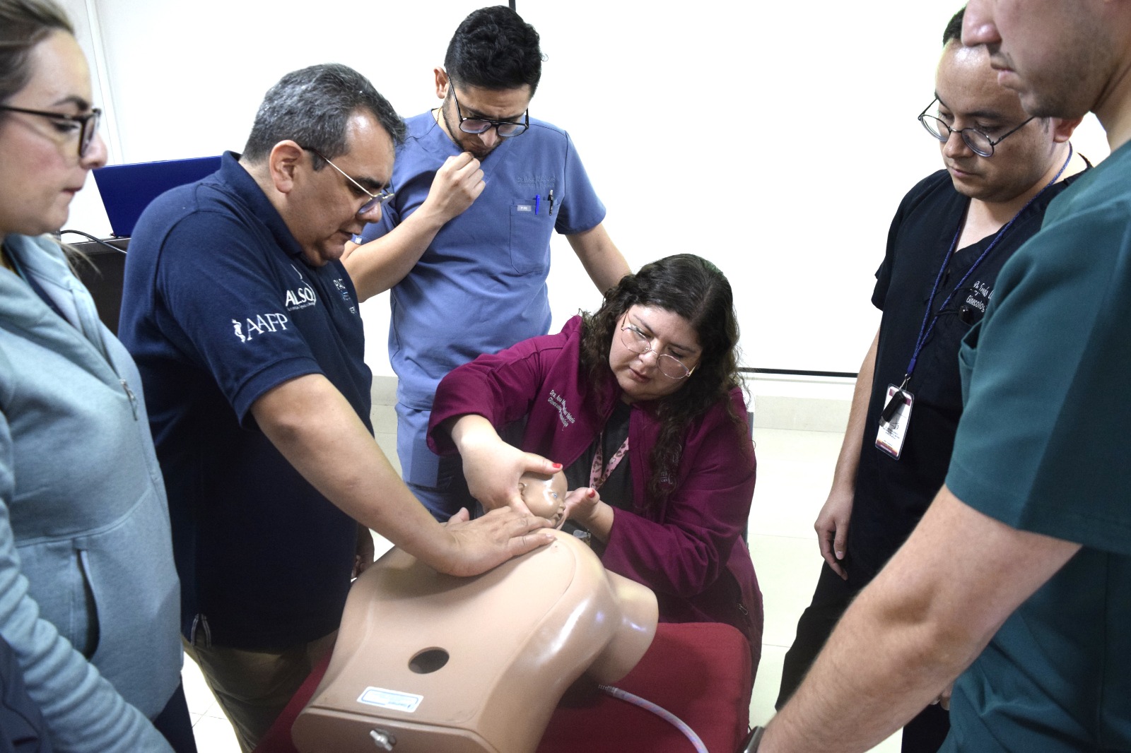 RECIBE PERSONAL DEL HMIM ENTRENAMIENTO EN SOPORTE VITAL AVANZADO EN OBSTETRICIA