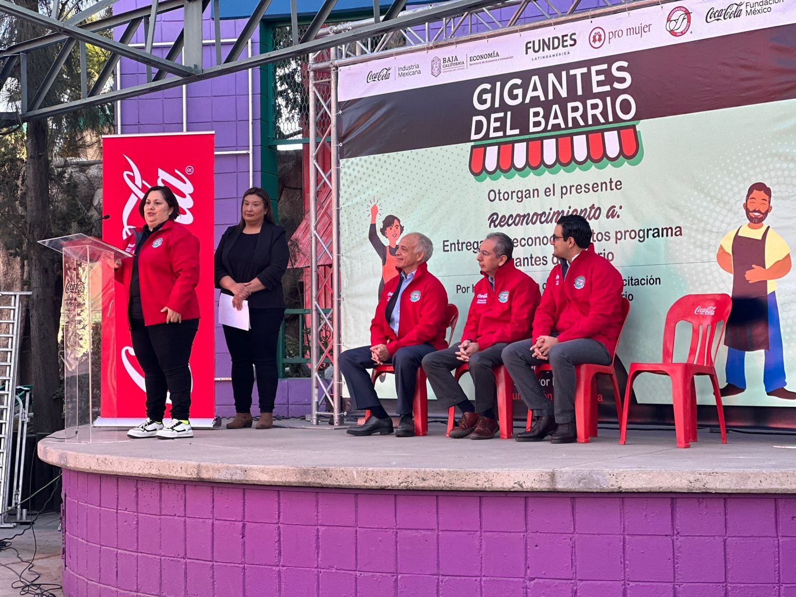 OTORGAN SECRETARÍA DE ECONOMÍA Y COCA COLA MIL  CERTIFICADOS DE CAPACITACIÓN A MUJERES TRABAJADORAS