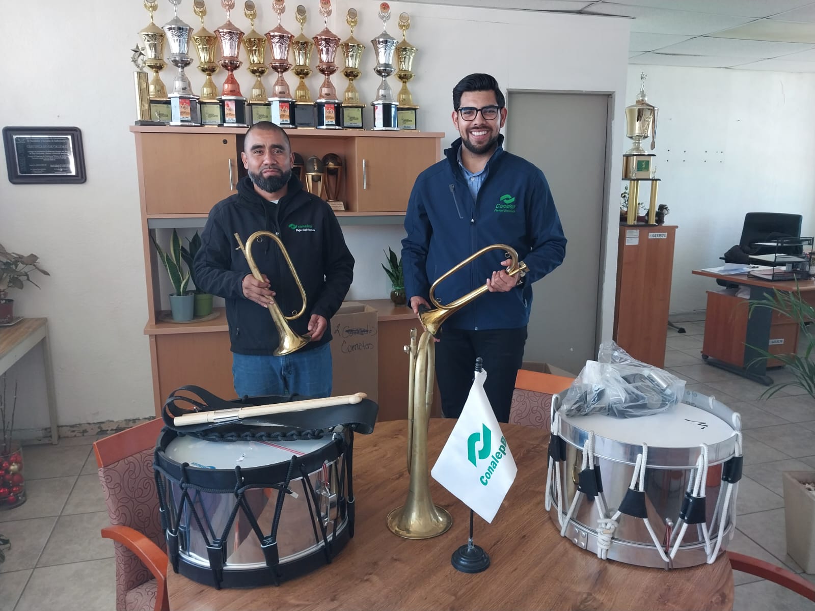 DONAN INSTRUMENTOS Y ACCESORIOS PARA BANDA DE GUERRA DE CONALEP PLANTEL ENSENADA