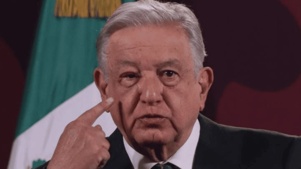 AMLO llegó con el ojo hinchado a la ‘mañanera’