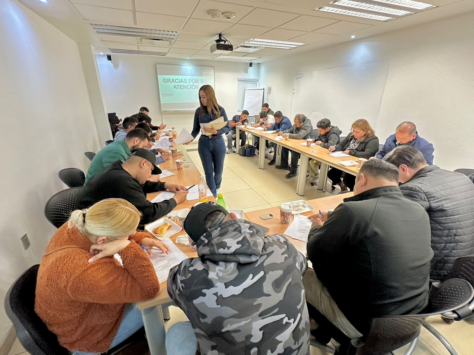 CAPACITA COEPRIS BC A PERSONAL SOBRE MANEJO HIGIÉNICO EN MERCADOS DE TIJUANA