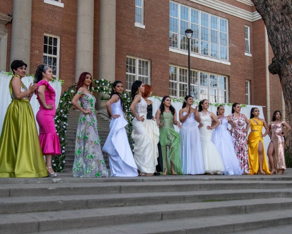 ESTUDIANTES DE MODAS REALIZARON PASARELA EN CASA DE LA CULTURA TIJUANA